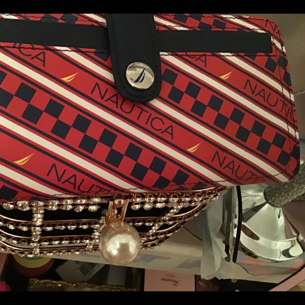 Beautiful nautica wallet Gorgeous colors